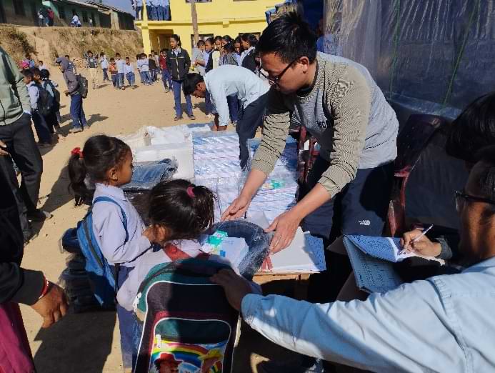 Study refugees build independence with cash aid