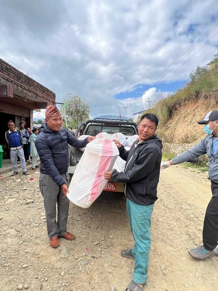 Study refugees build independence with cash aid